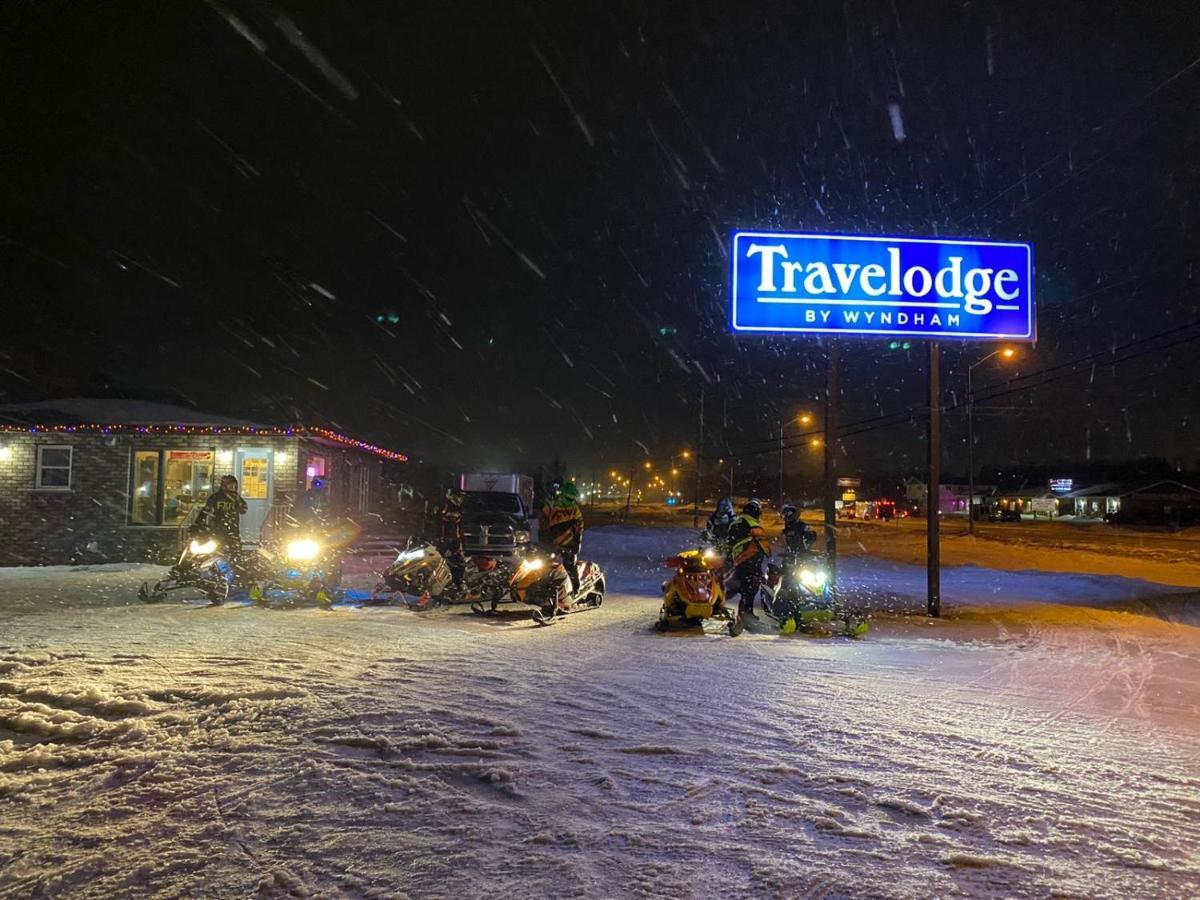 Travelodge By Wyndham Cochrane Bagian luar foto