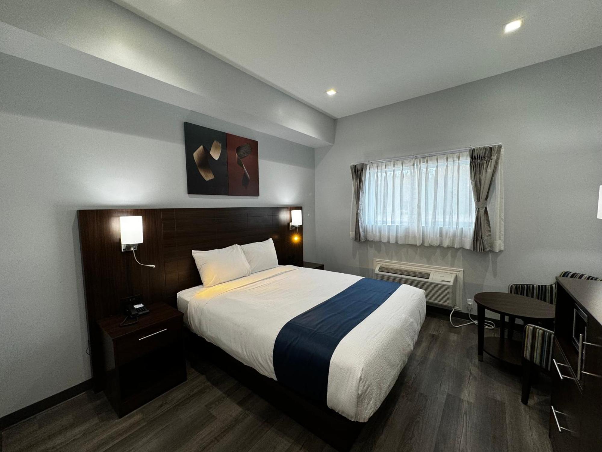 Travelodge By Wyndham Cochrane Bagian luar foto