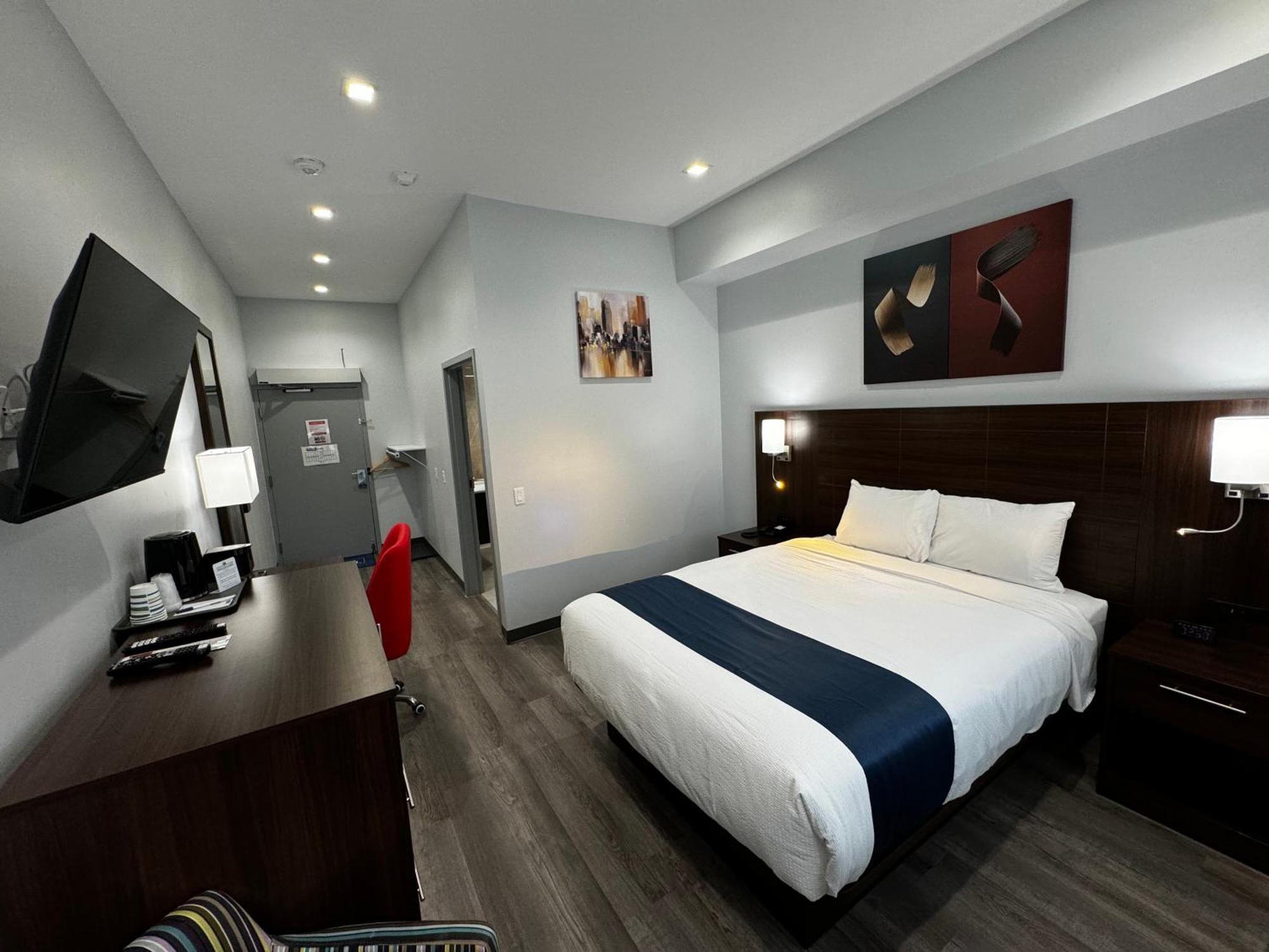 Travelodge By Wyndham Cochrane Bagian luar foto