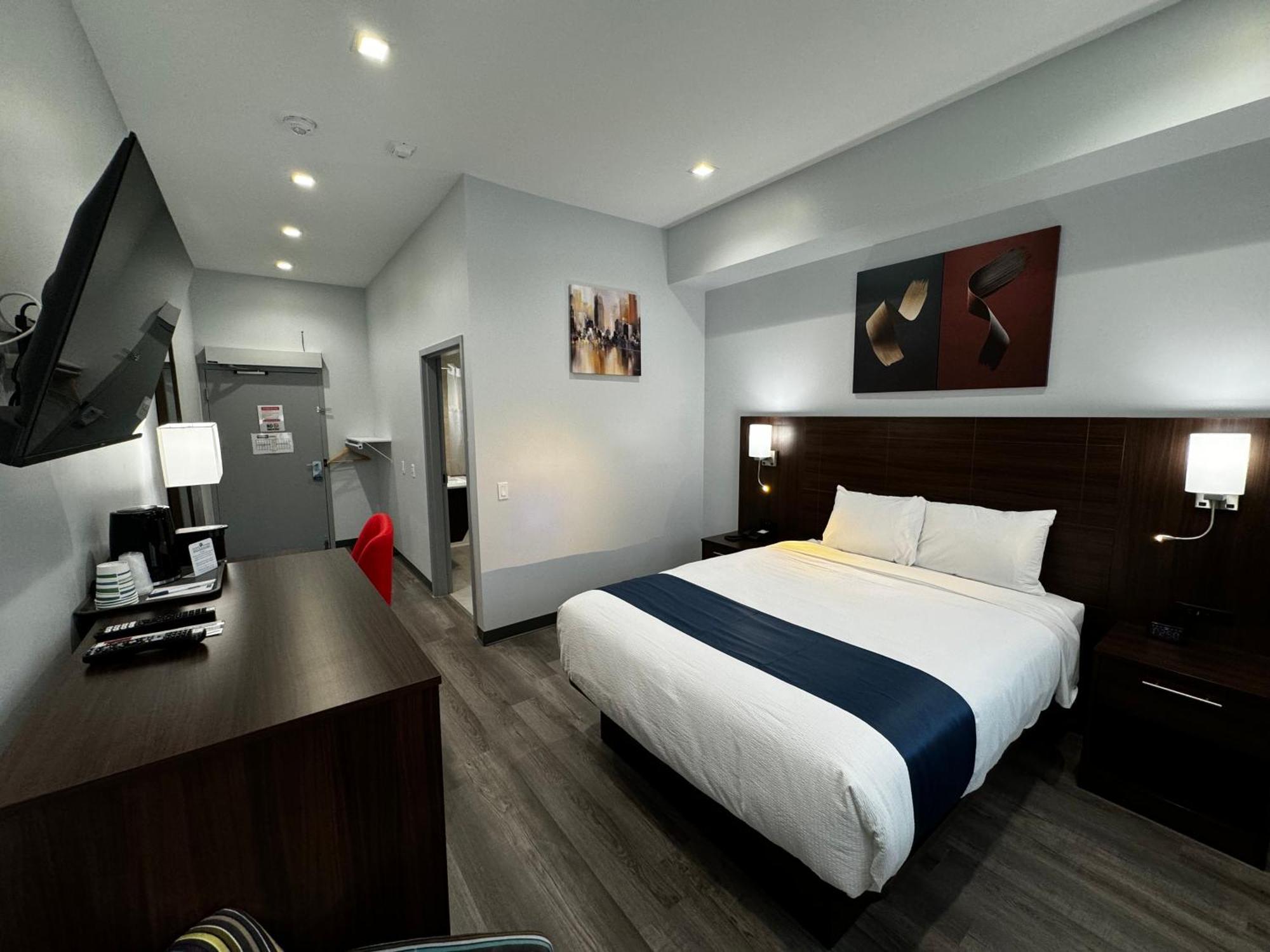 Travelodge By Wyndham Cochrane Bagian luar foto