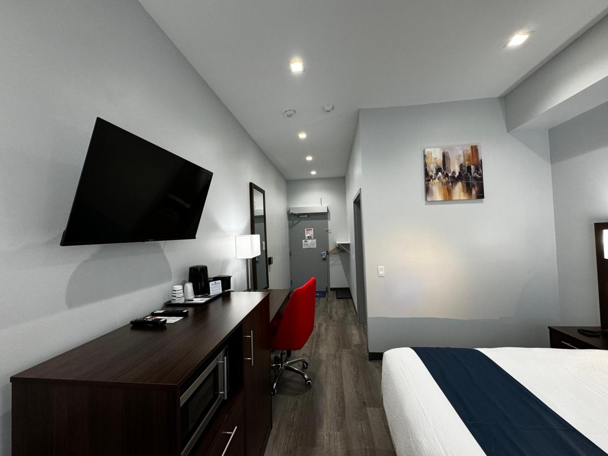 Travelodge By Wyndham Cochrane Bagian luar foto