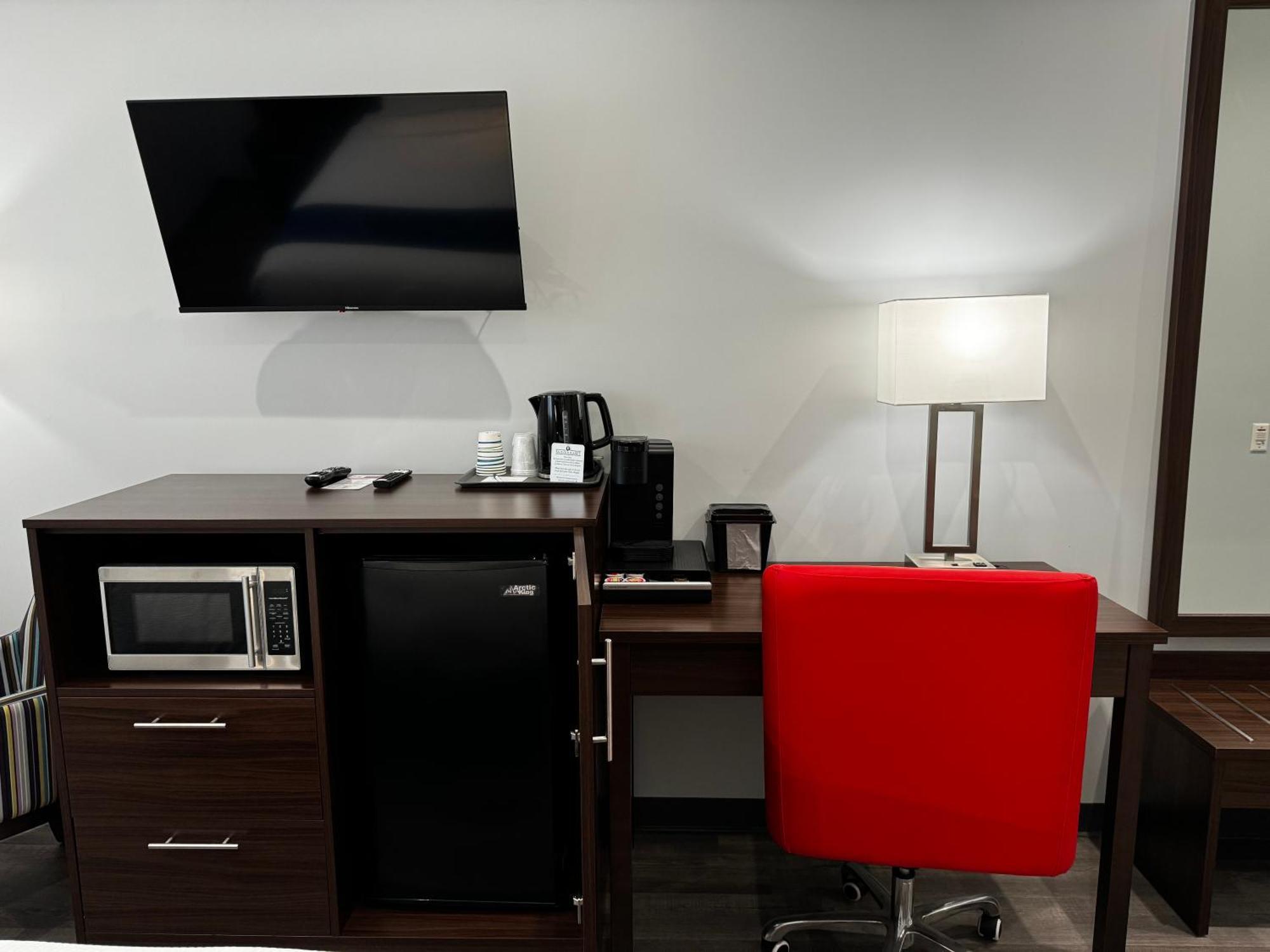 Travelodge By Wyndham Cochrane Bagian luar foto