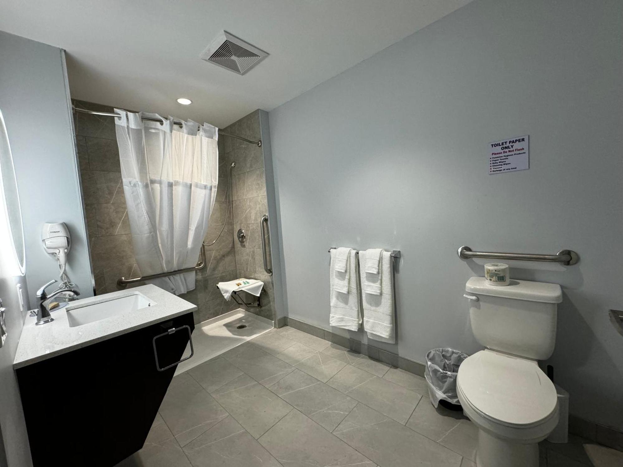 Travelodge By Wyndham Cochrane Bagian luar foto