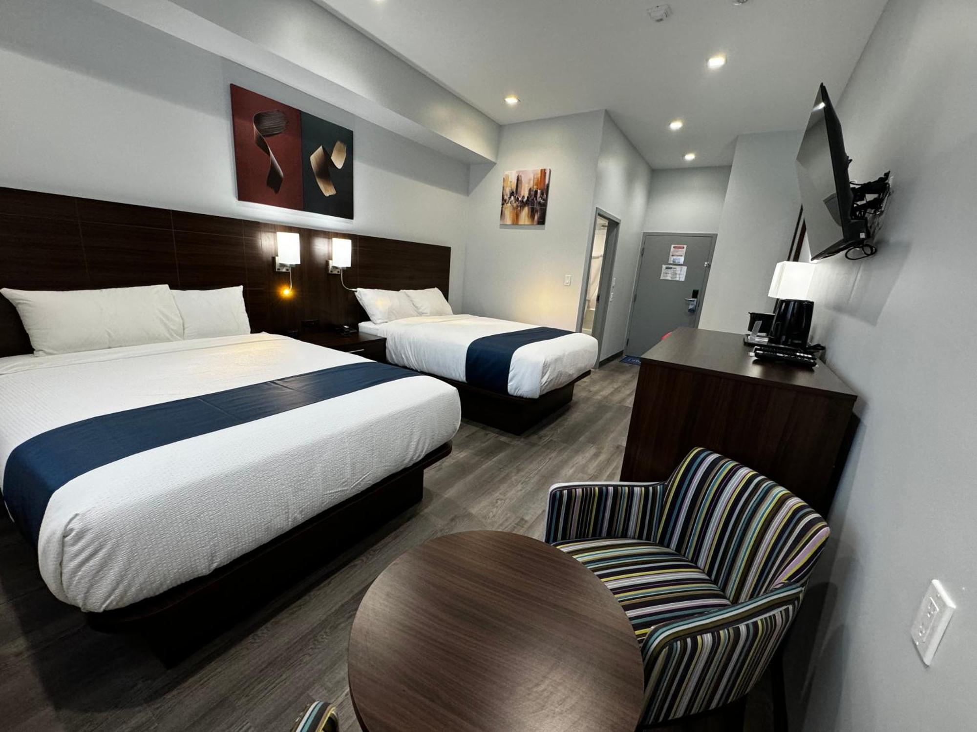Travelodge By Wyndham Cochrane Bagian luar foto