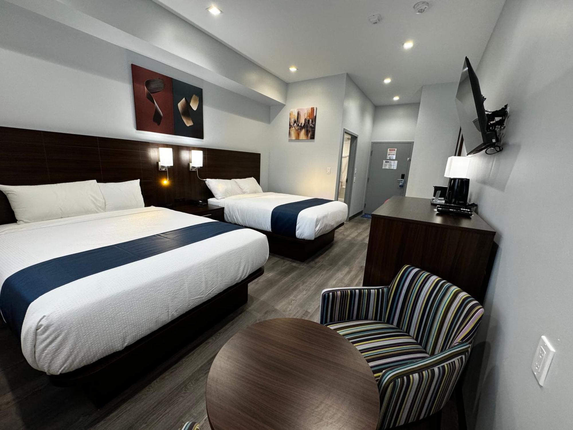Travelodge By Wyndham Cochrane Bagian luar foto