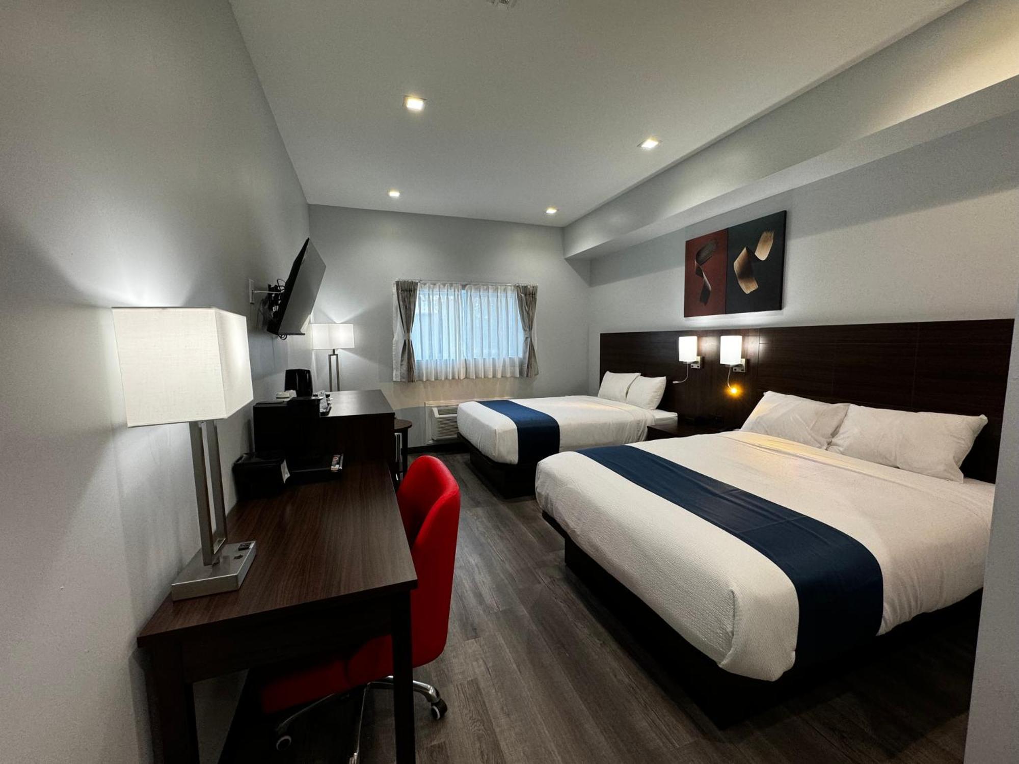 Travelodge By Wyndham Cochrane Bagian luar foto