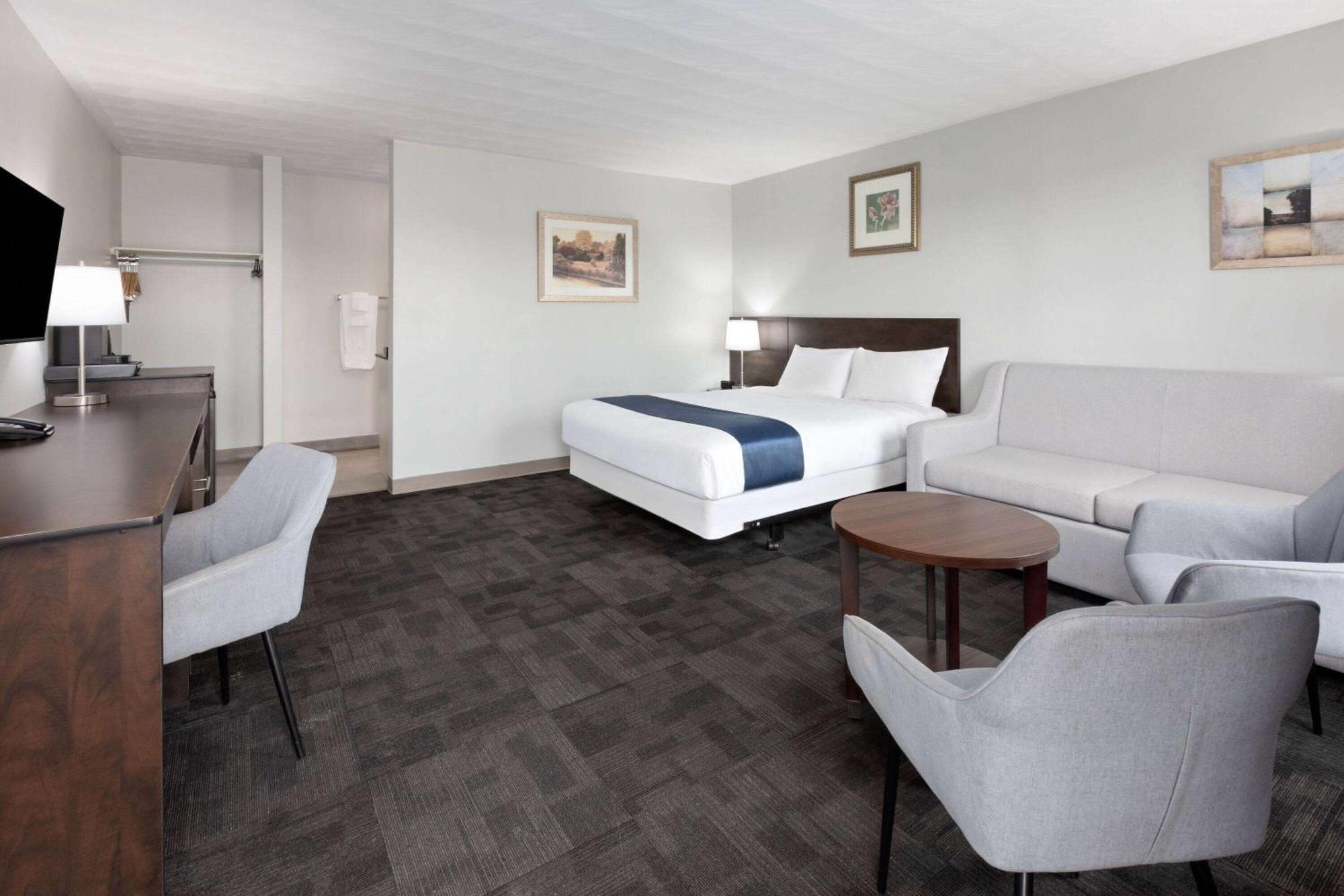 Travelodge By Wyndham Cochrane Bagian luar foto