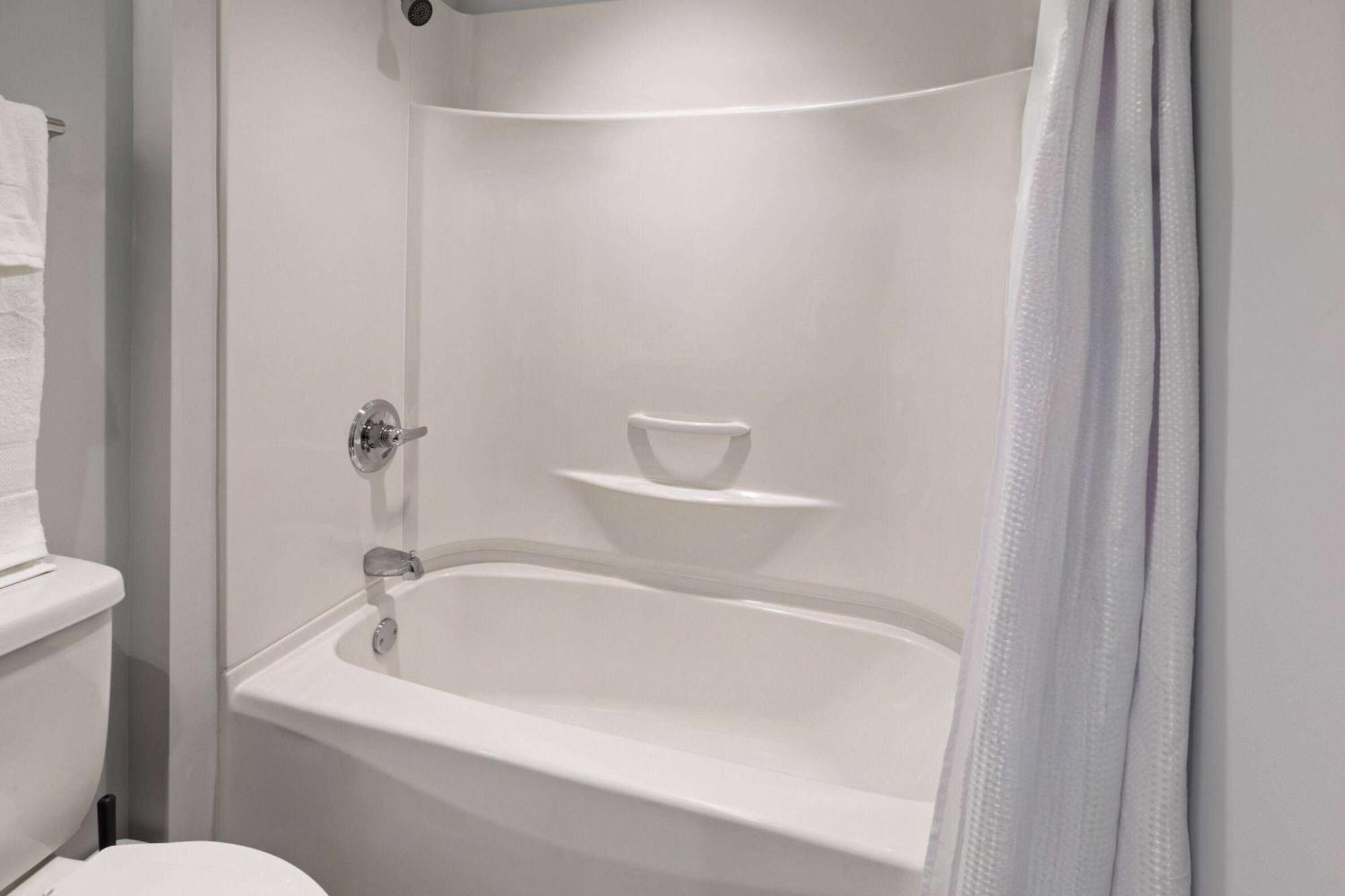 Travelodge By Wyndham Cochrane Bagian luar foto
