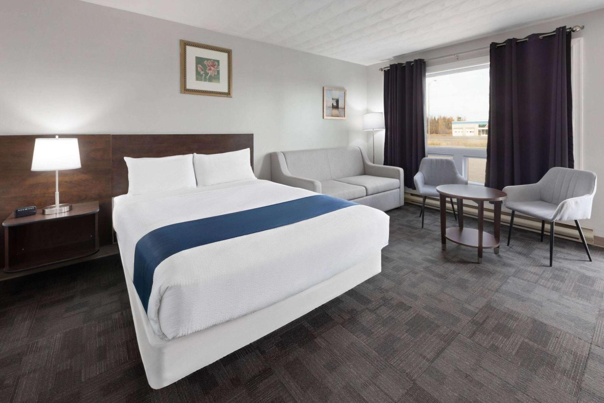 Travelodge By Wyndham Cochrane Bagian luar foto