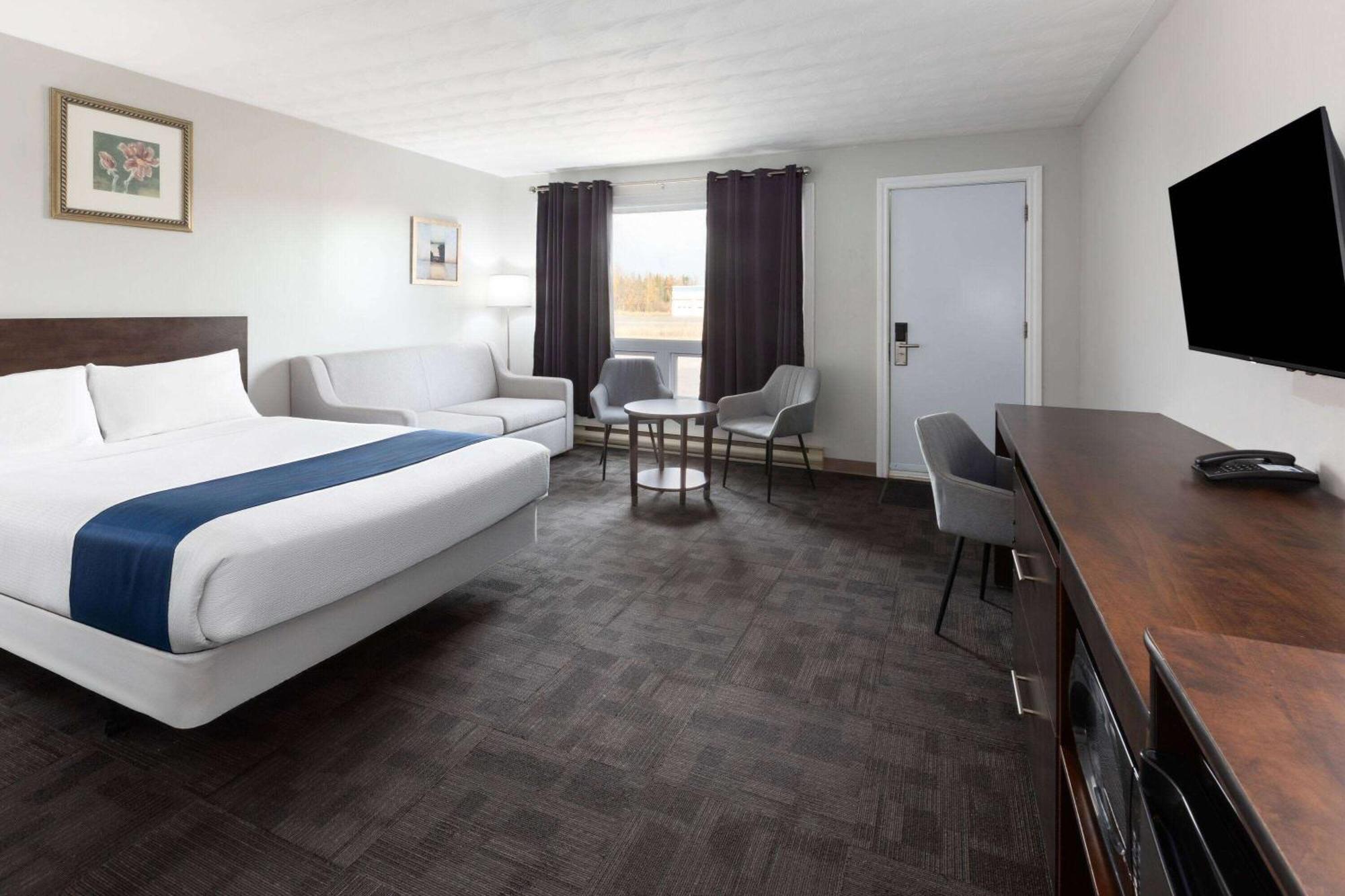 Travelodge By Wyndham Cochrane Bagian luar foto